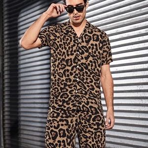 SHEIN Men Revere Collar Leopard Shirt & Shorts Set Small